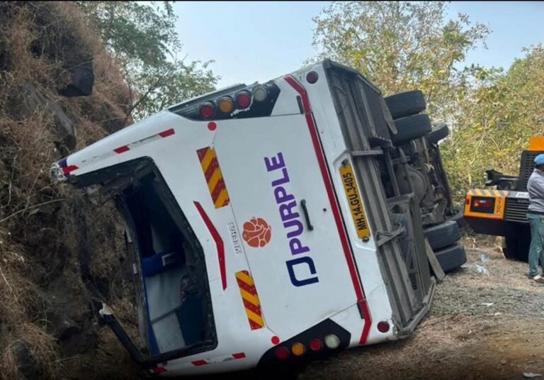 ताम्हिणी घाटात भीषण अपघात: पाच जण ठार, बस दरीत कोसळली, १२-१३ जखमी