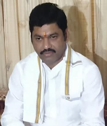 केज तालुक्यातील सरपंच संतोष देशमुख हत्याकांड: राजकीय वर्तुळात खळबळ, मंत्री धनंजय मुंडे यांच्या निकटवर्तीय वाल्मिक कराडवर गंभीर आरोप