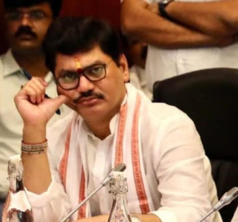 केज तालुक्यातील सरपंच हत्याकांड: धनंजय मुंडे राजीनामा देण्याची शक्यता?; तपासात धक्कादायक पुरावे उघड