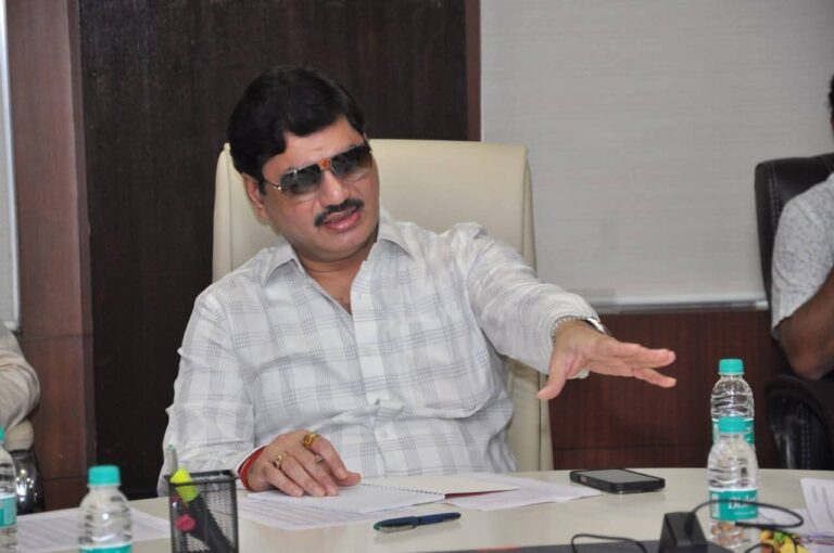 धनंजय मुंडे मंत्रिपदाचा राजीनामा देणार..? दिवसही ठरला! फेसबुक पोस्टमुळे राजकीय वर्तुळात खळबळ