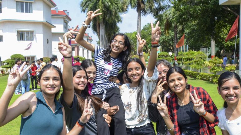 CBSE निकाल: कर्नाटकात बारावीत ९५.९५% तर दहावीत ९८.९% विद्यार्थी उत्तीर्ण!